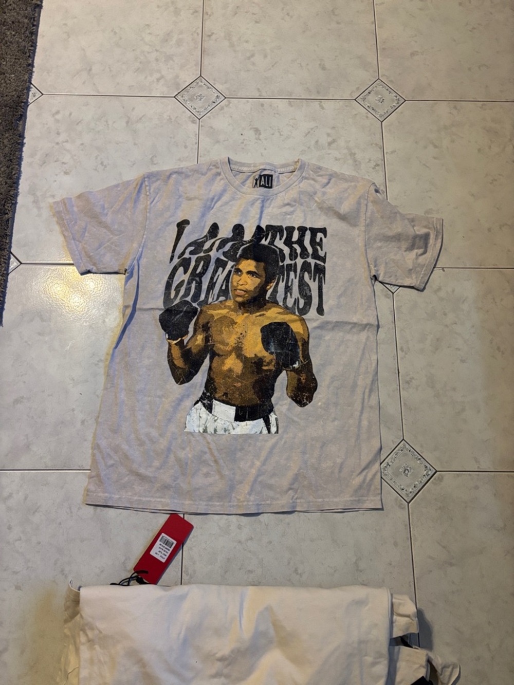 'I Am The Greatest' Graphic Tee - Light Gray